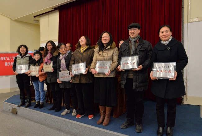 福利吧
基层“妇女之家”授牌仪式